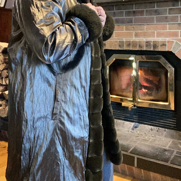 Luxurious Reversible Faux Fur Hooded Coat - Picture 6 of 9